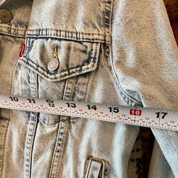 Levi’s Jean Jacket - Picture 9 of 10